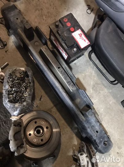 Усилитель бампера веста