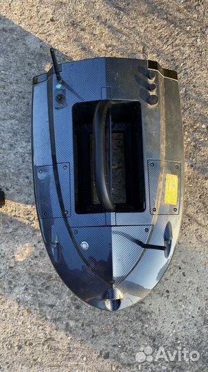 Прикормочный кораблик с эхолотом