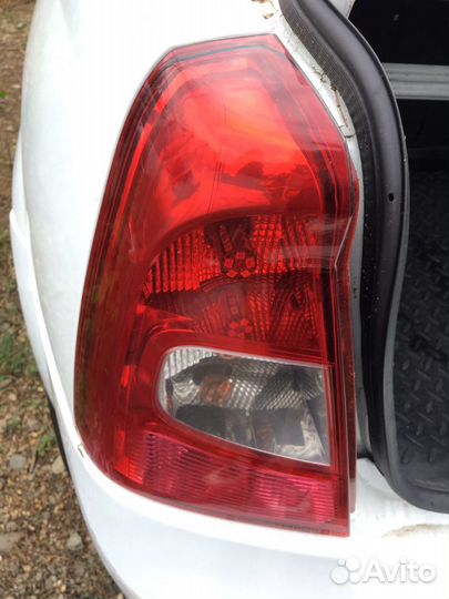 Фонарь задний левый Рено Логан