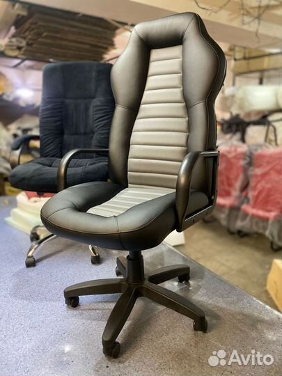 Компьютерное офисное кресло