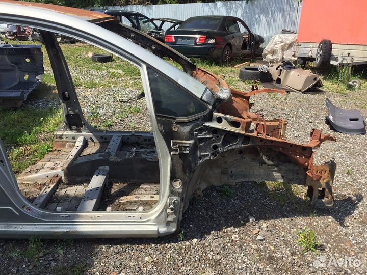 Четверть порог Toyota Auris Е15 2008