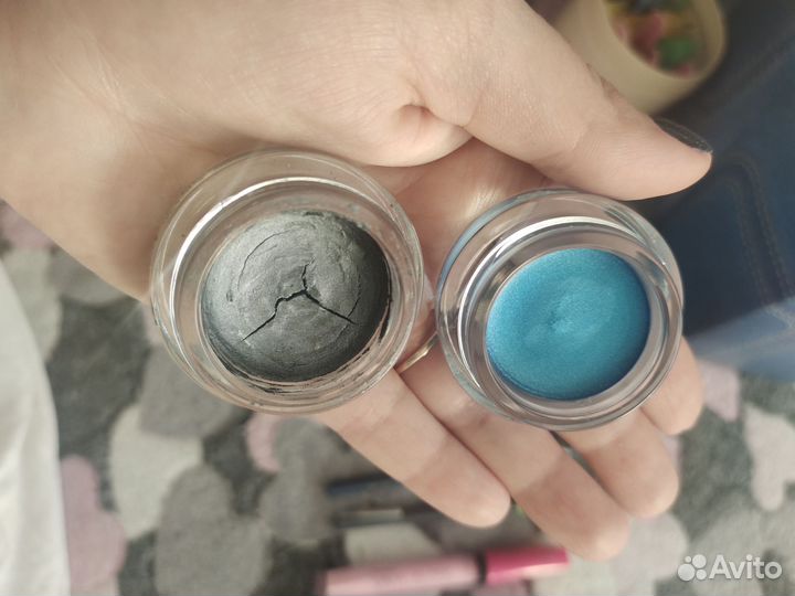 Блеск для губ и тени для век