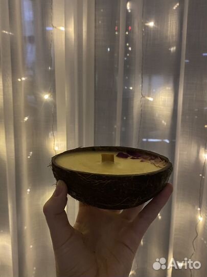 Свеча в кокосе