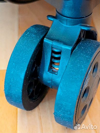 Чемодан среднего размера