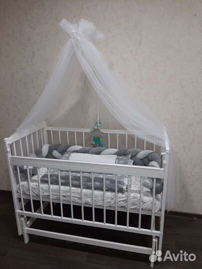 Детская кроватка с поперечным маятником