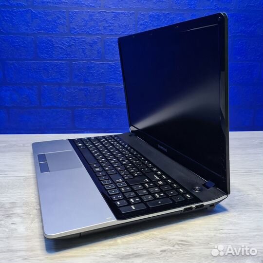 Ноутбук Samsung NP300E5A-S08RU