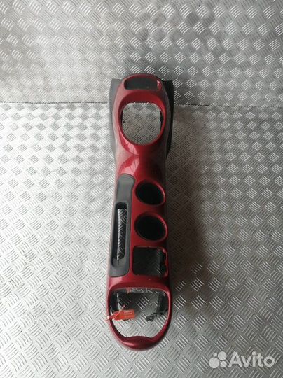 Консоль подлокотник Nissan Juke