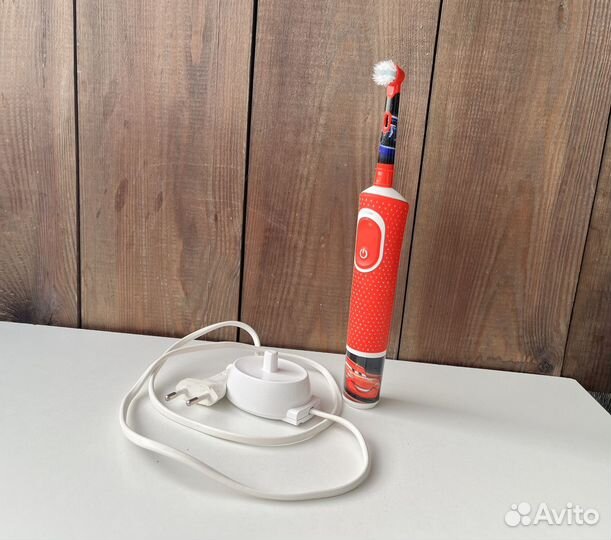 Электрическая зубная щетка для детей Oral b