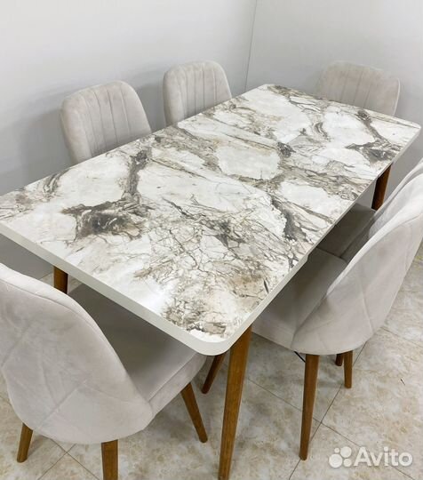 Кухонный стол и стулья