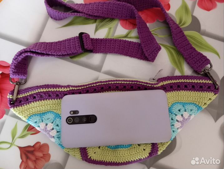 Сумка кроссбоди вязаная из квадратов