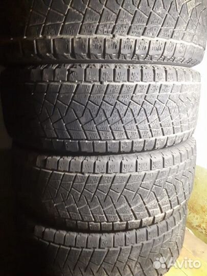 Bridgestone Blizzak Ice 265/65 R17