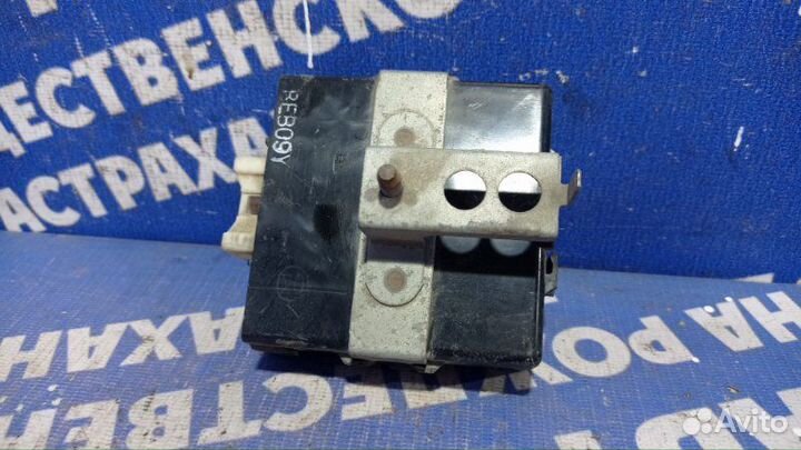 Блок управления двери Toyota Mark 90 седан 1996