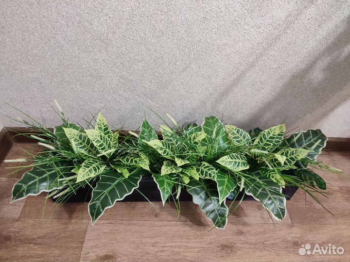 Искусственные цветы, растения в кашпо из дерева