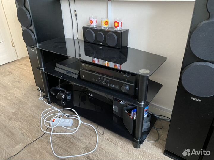 Тумба под телевизор стеклаянная