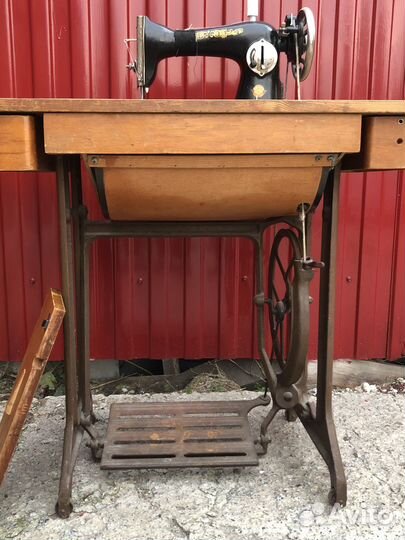 Швейная машинка Zinger