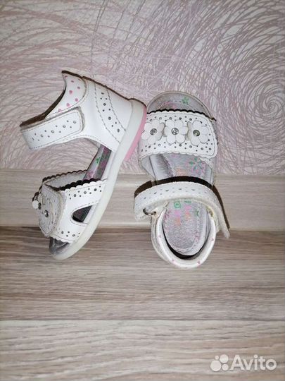 Босоножки 22р