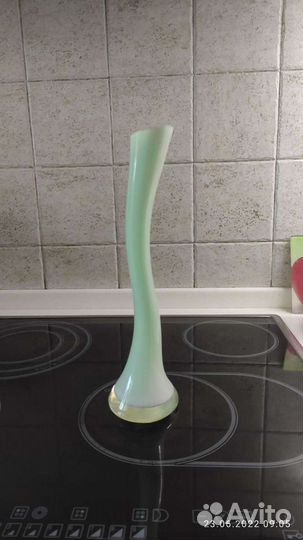 Вазы стеклянная танцующая и каменная