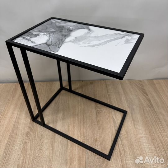 Придиванный стол