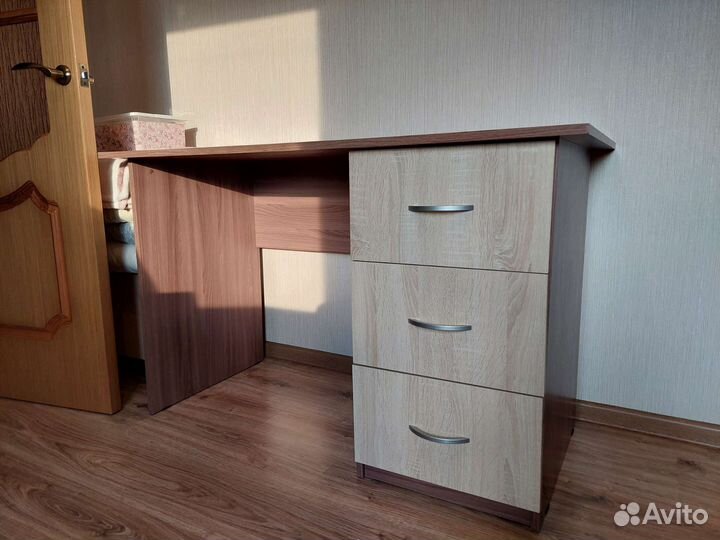 Письменный стол