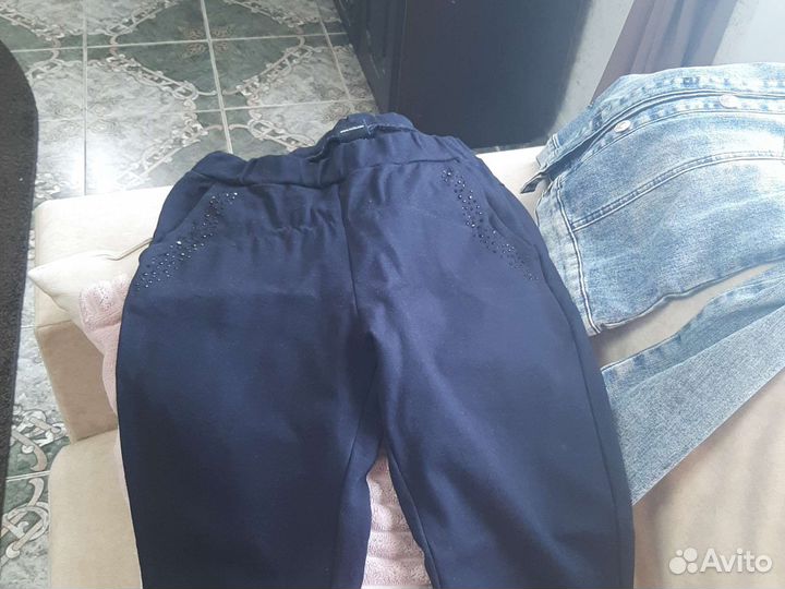 Школьные блузки,джинсы,брюки,куртка и др.вещи