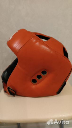 Шлем, перчатки и футы для кикбоксинга(бокса)