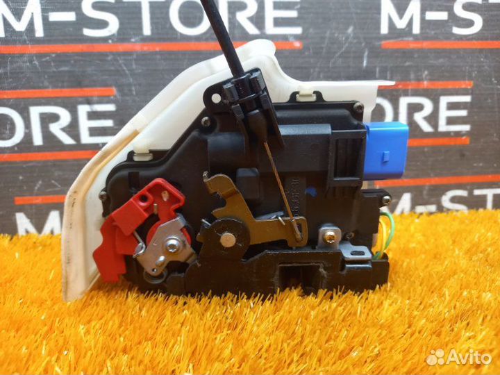 Замок двери передний левый Volkswagen Jetta 1K BWA