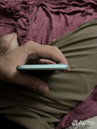 Телефон iPhone 11
