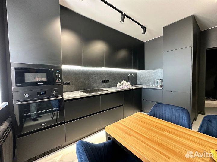 Кухня на заказ под потолок