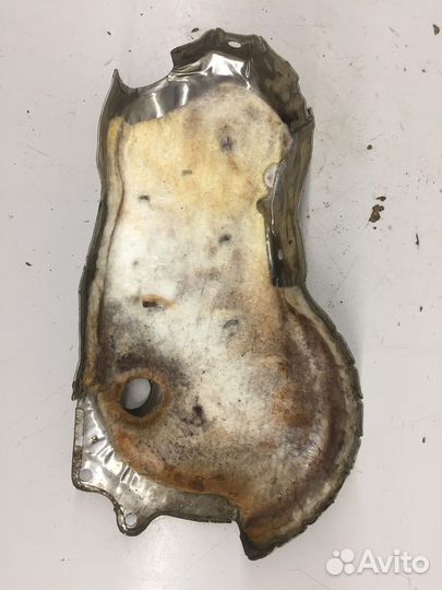 Экран тепловой катализатора (Volkswagen Passat)