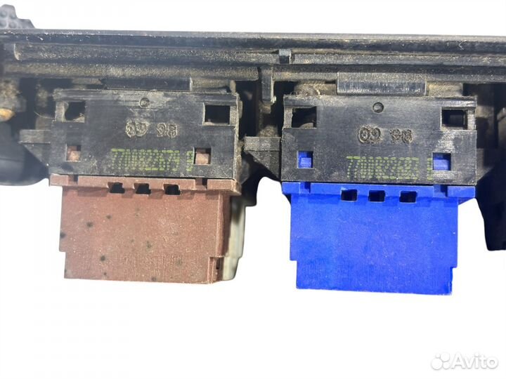 Блок управления стеклоподъемниками Renault Laguna