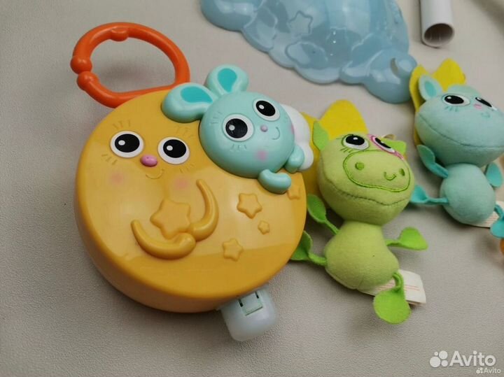 Мобиль на кроватку музыкальный Бани