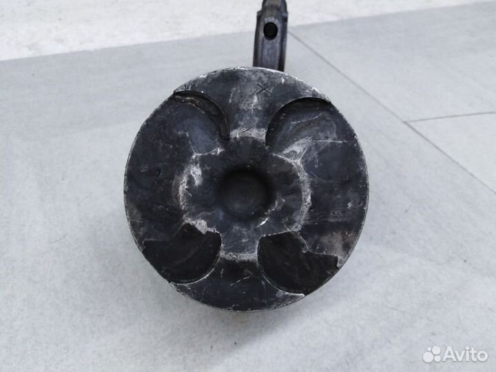 Поршень с шатуном Мерседес