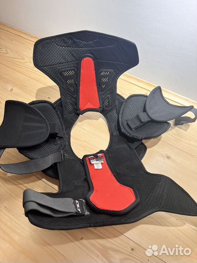 Нагрудник CCM QuickLite Jr