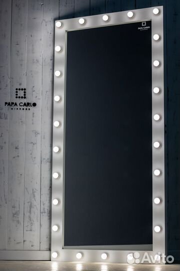 Гримерное зеркало с лампочками