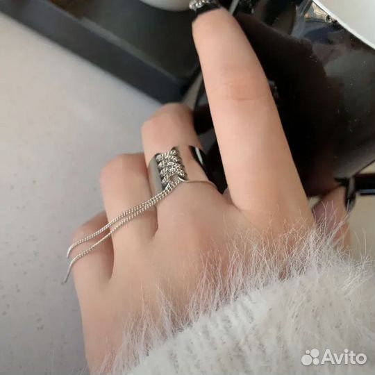 Кольцо с цепочкой новое