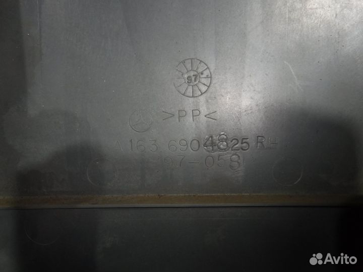 Обшивка стойки средней Mercedes W163 Ml