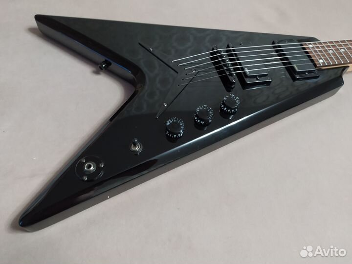 Washburn V200PRO с EMG flying V Электрогитара
