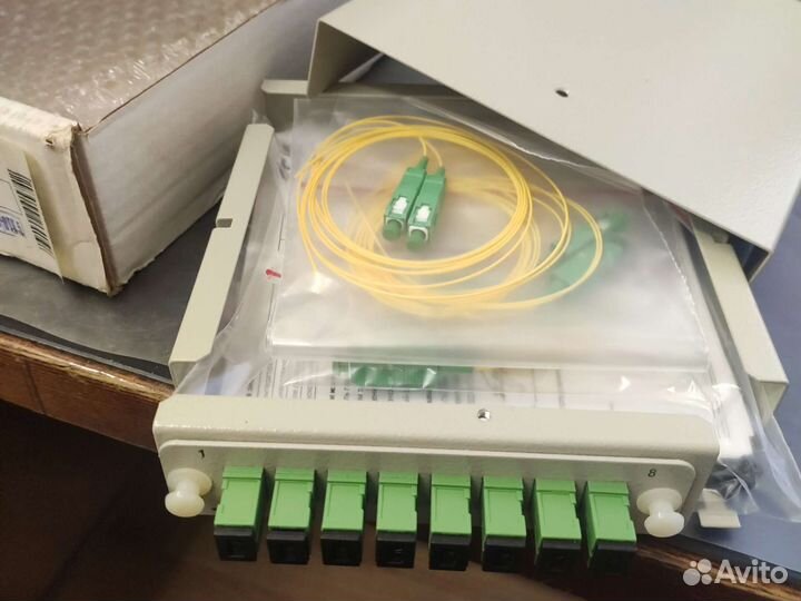 Оптический Кросс шкон-мм/1-8-SC-8 SC/APC ссд