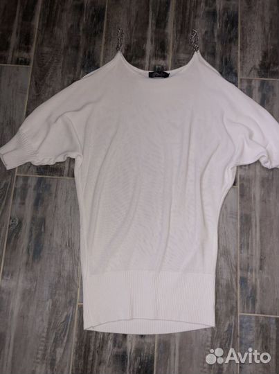 Футболки Zara,белая кофта с цепочками