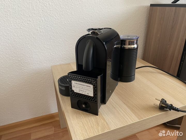 Продам кофе машину Nespresso Delonghi