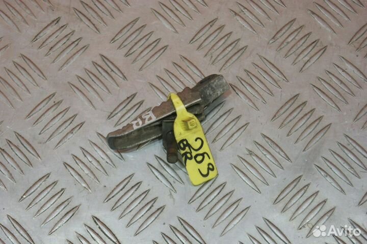 Подножка пассажира правая Suzuki Bandit 250V-2