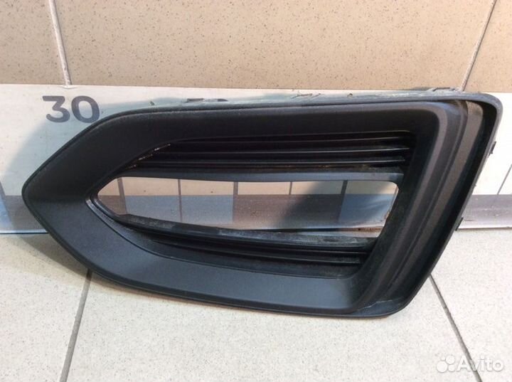 Рамка противотуманной фары правая Hyundai Solaris