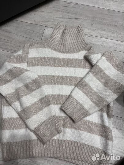 Свитер женский