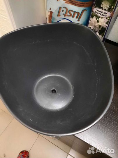 Керамический цветочный горшок.Б/у. Состояние отлич