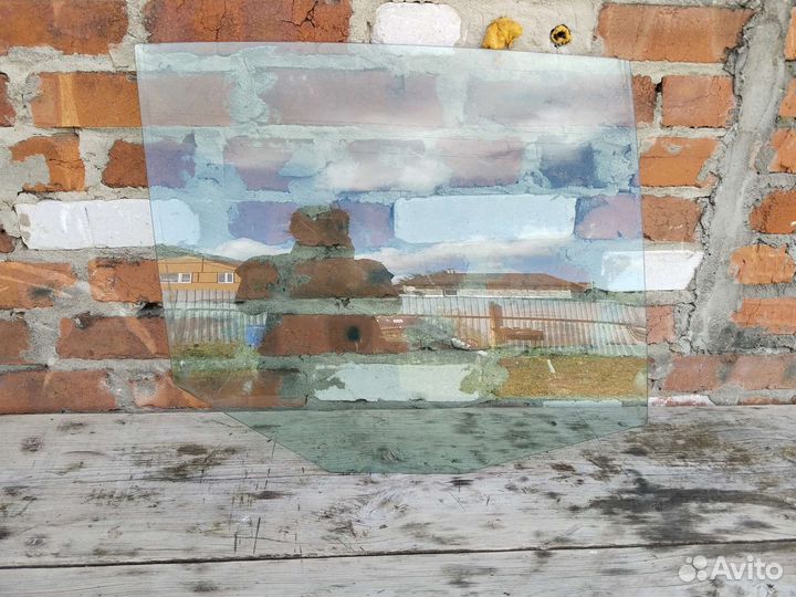 Стекло двери заднее правое Volkswagen Golf 5