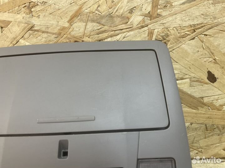 Плафон освещения передний Toyota Camry 50