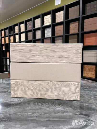 Облицовочный кирпич белый рустик Железногорский