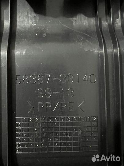 Накладка замка багажника на Камри v70