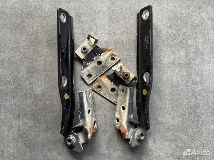 Петли капота audi a6/ 100 c4