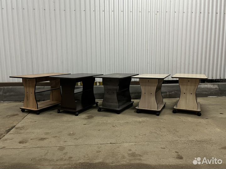 Журнальный столик на колесах